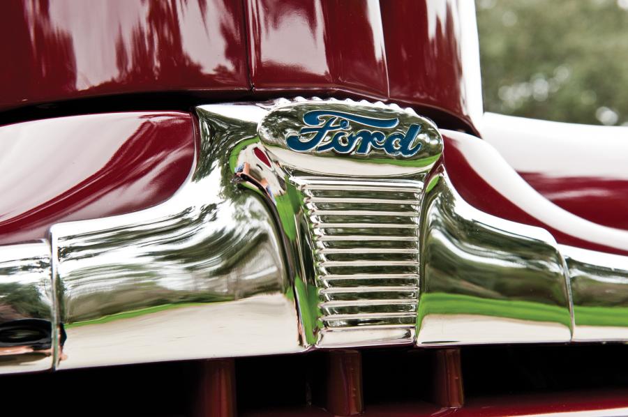  Ford DeLuxe Sportsman 1947 года  (фото 8 из 25)
